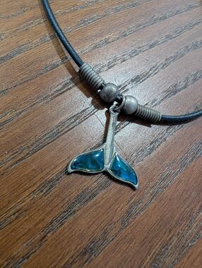 90's Whale Tail Necklace